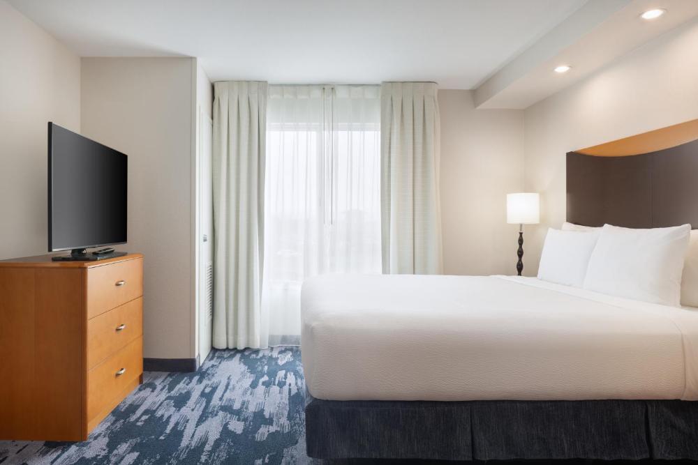 King Suite with Sofa Bed and Adapted Tub - Mobility and Hearing Accessible interior